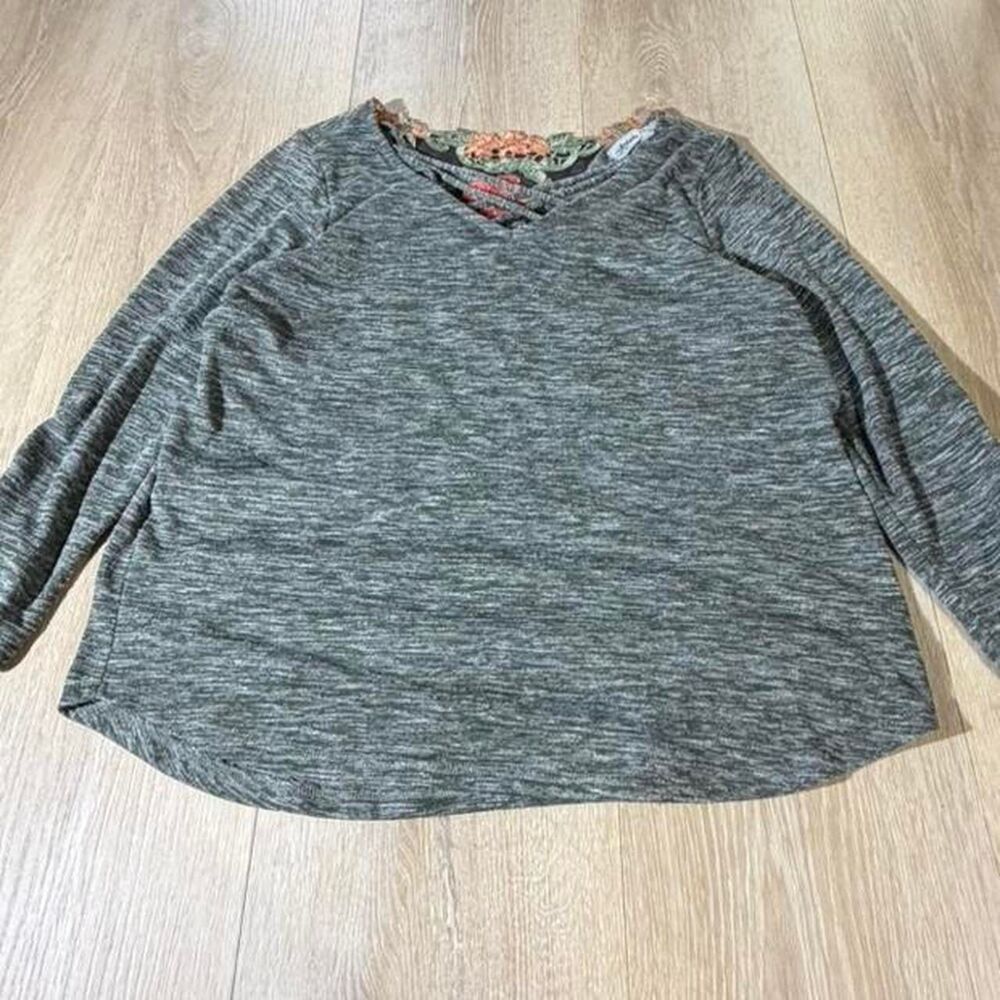 Almost-famous Women's Grey and Green T-shirt